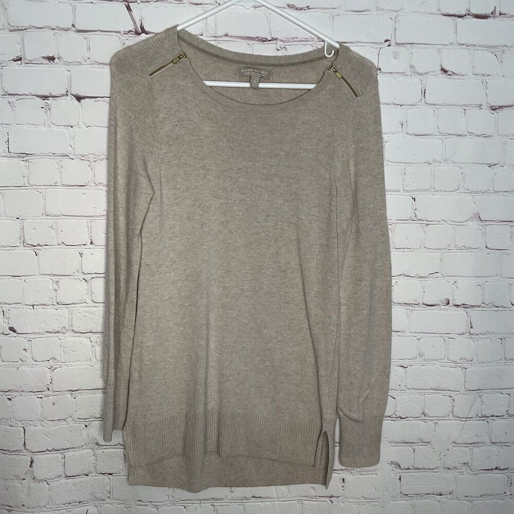 Banana Republic Touch of Cashmere Women’s M Sweater Beige Zip Shoulders CrewNeck